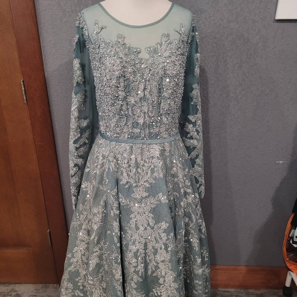 Mac duggal lace beaded dress